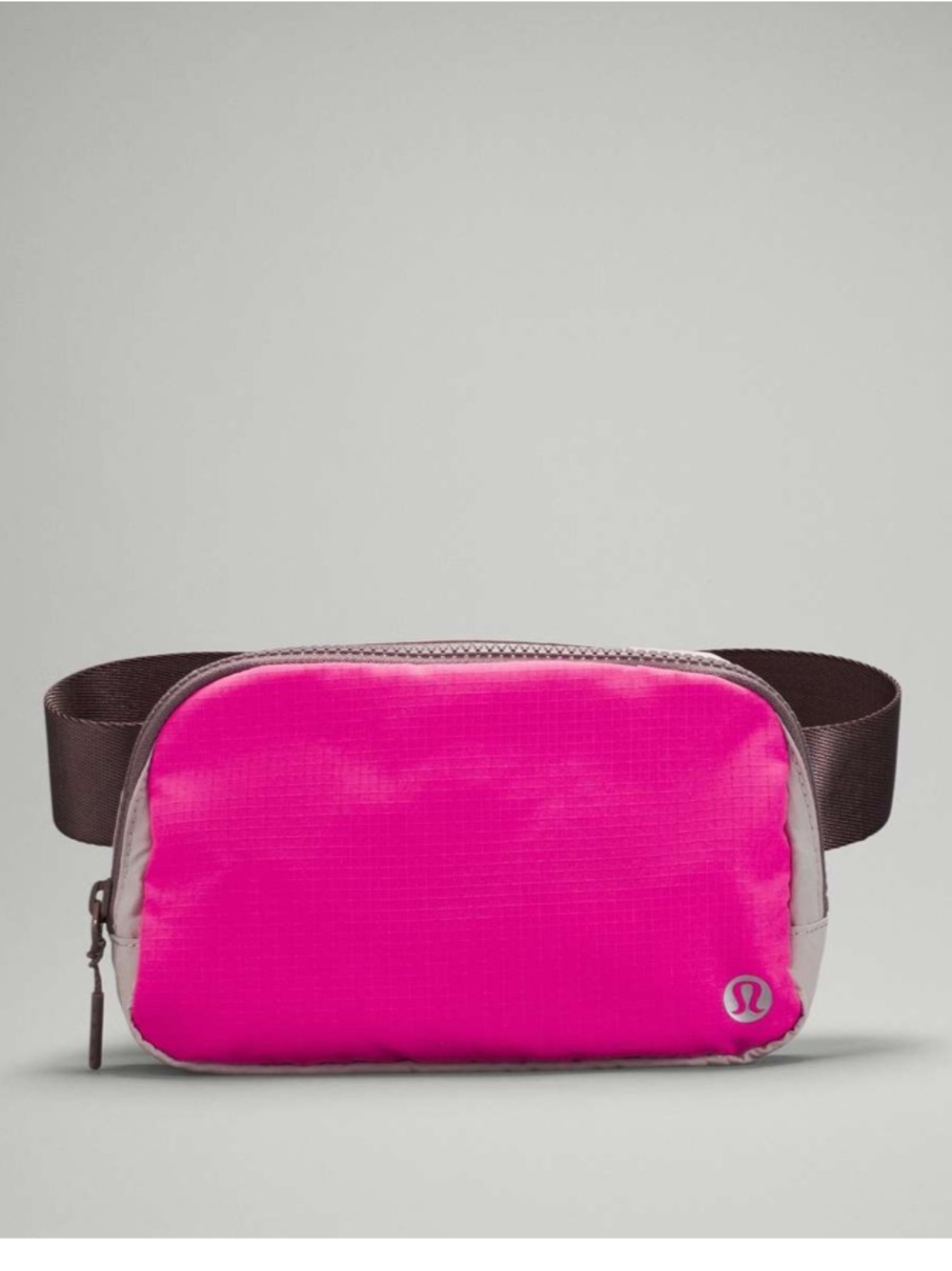 Lululemon Everywhere Belt Bag 1L
Pow Pink Light / Lunar Rock / Chrome